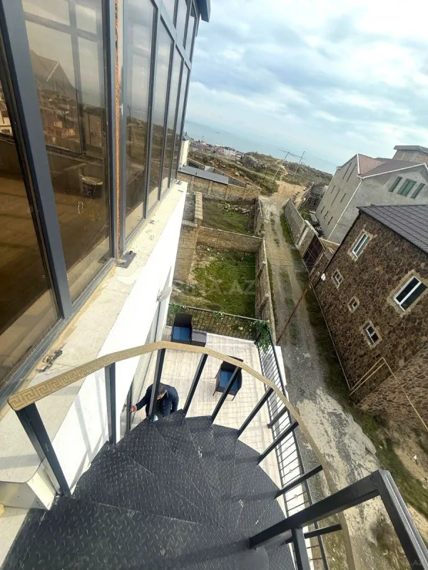 Satılır 6 otaqlı həyət evi 420 m²