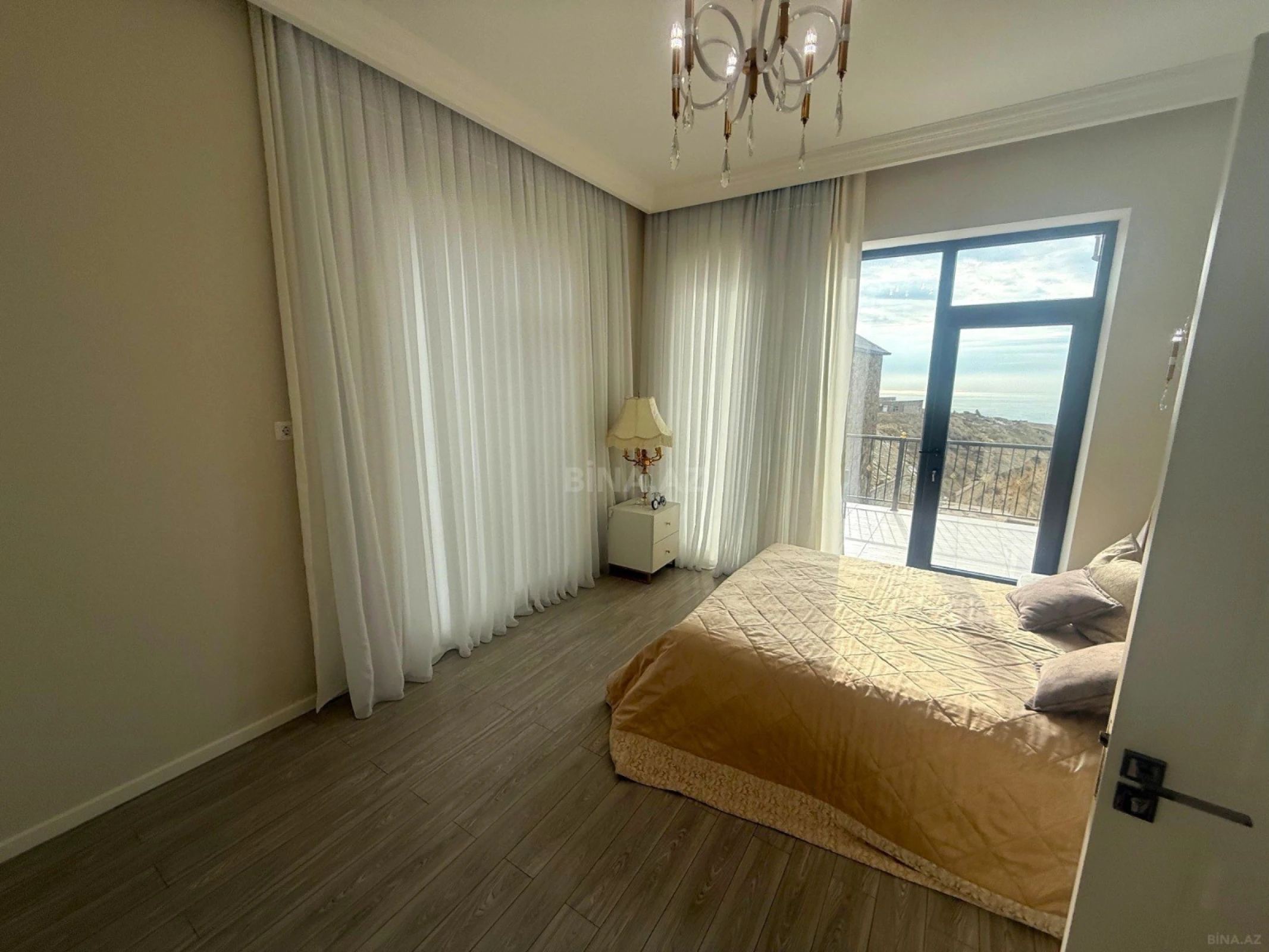 Satılır 6 otaqlı həyət evi 420 m²