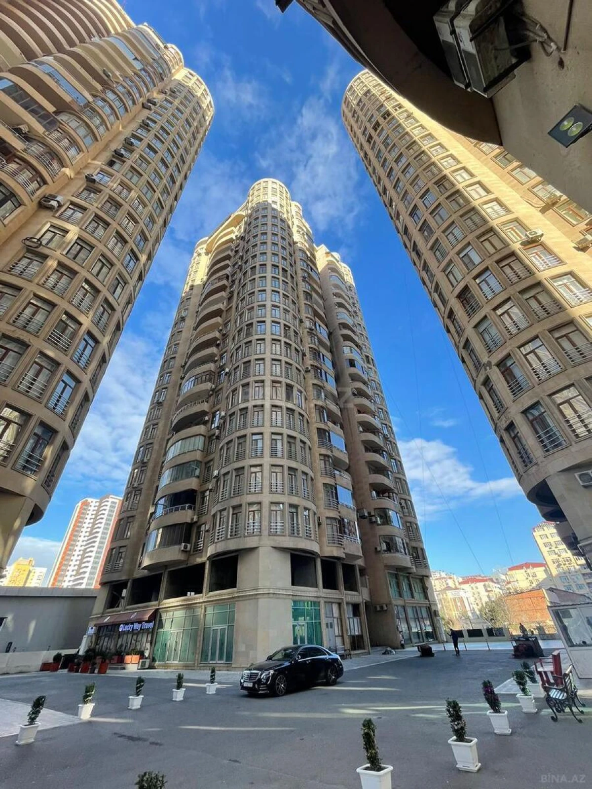 Kirayə verilir 2 otaqlı mənzil 110 m²