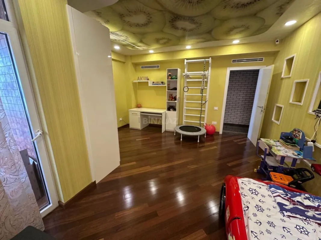 Kirayə verilir 3 otaqlı mənzil 145 m²