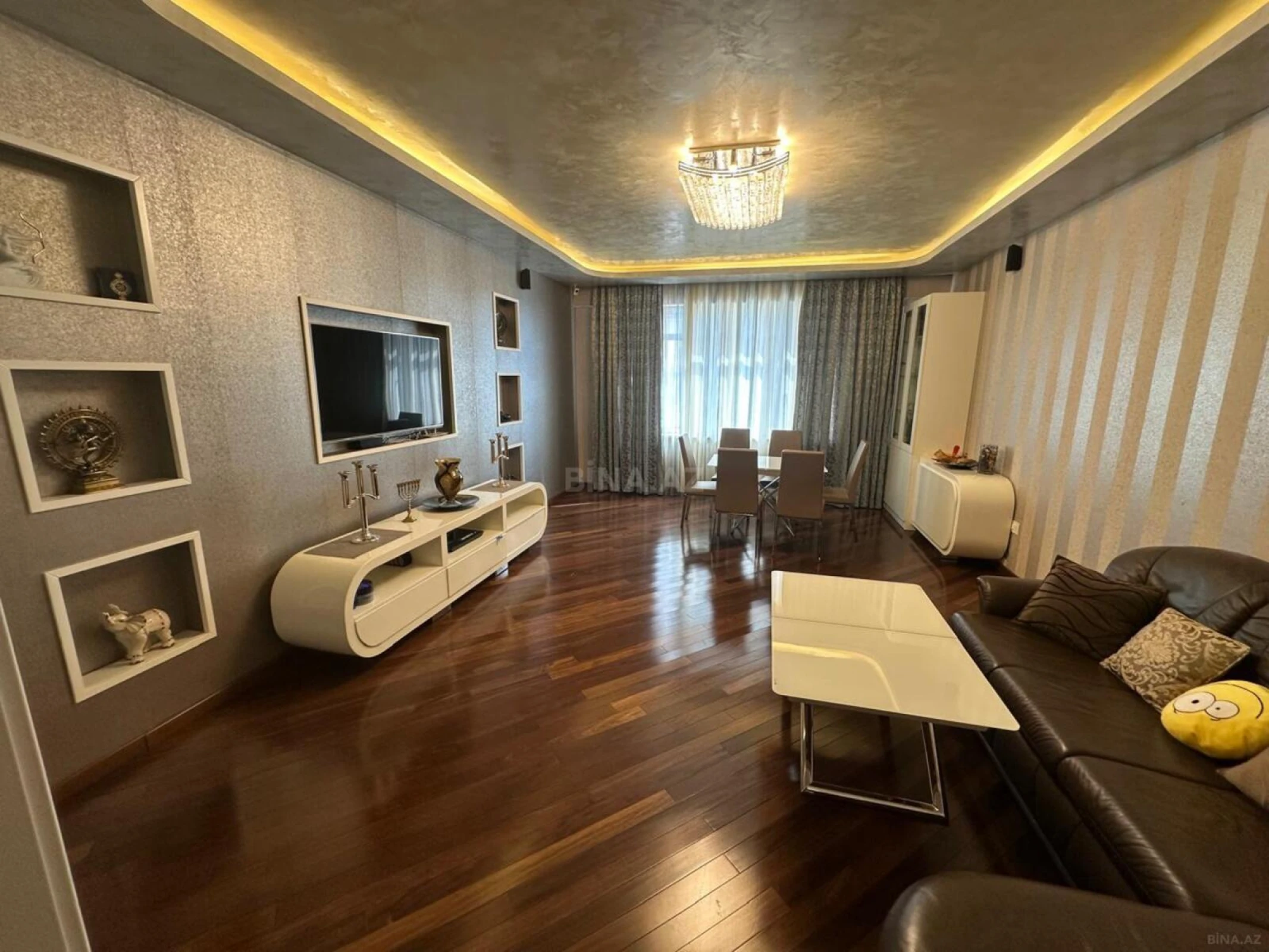 Kirayə verilir 3 otaqlı mənzil 145 m²
