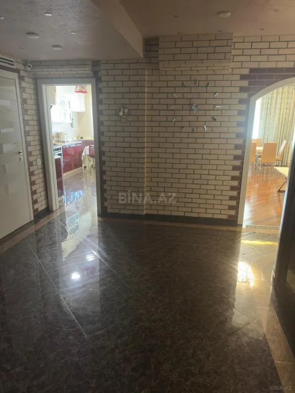 Kirayə verilir 3 otaqlı mənzil 145 m²