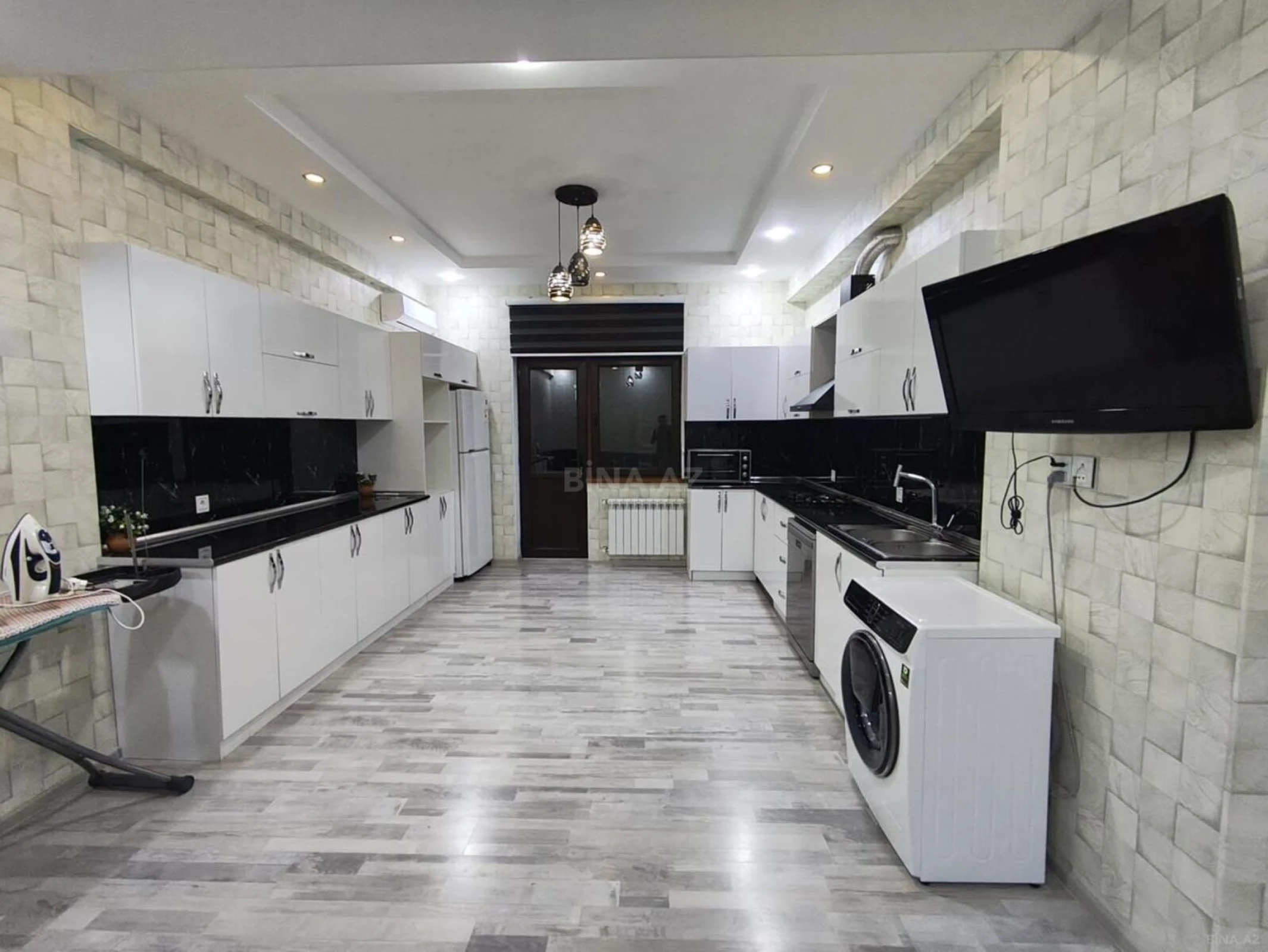 Kirayə verilir 4 otaqlı mənzil 184 m²