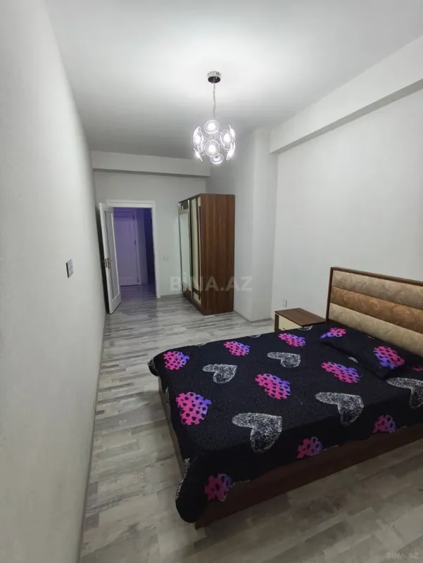 Kirayə verilir 4 otaqlı mənzil 184 m²