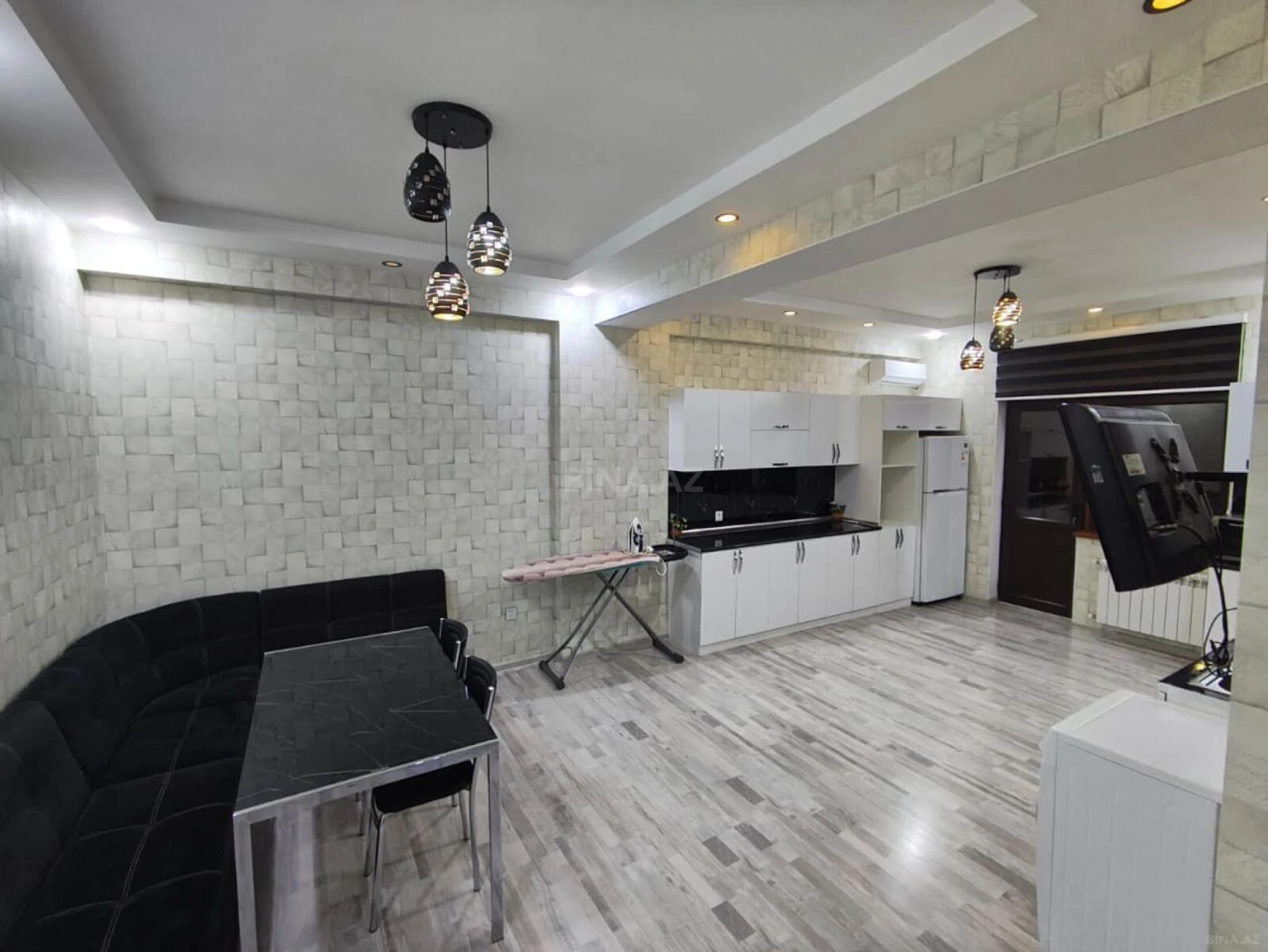 Kirayə verilir 4 otaqlı mənzil 184 m²