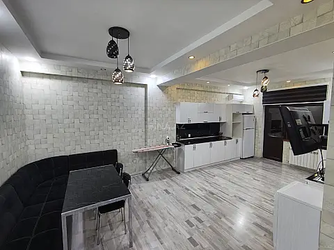 Kirayə verilir 4 otaqlı mənzil 184 m²