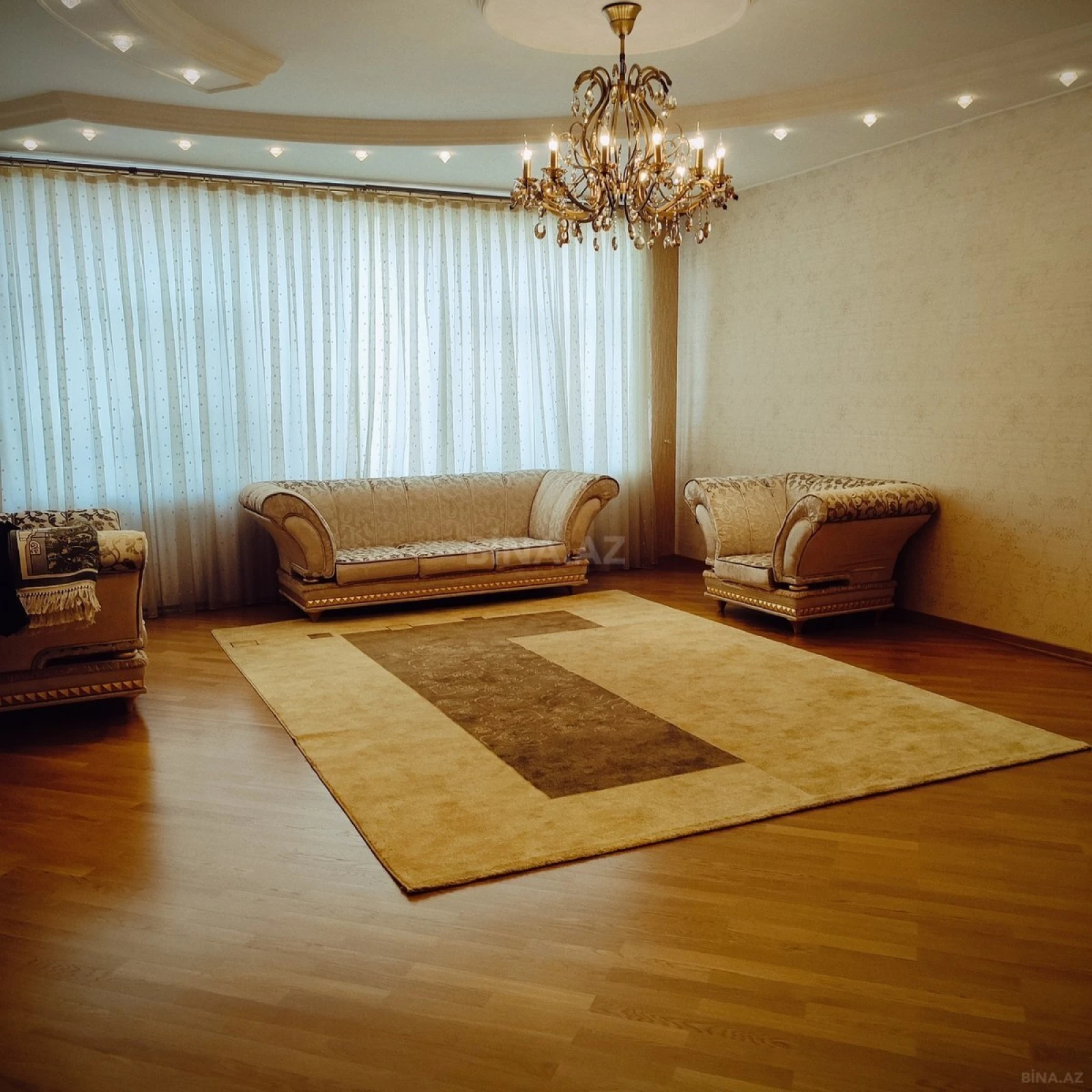 Satılır 4 otaqlı mənzil 200 m²
