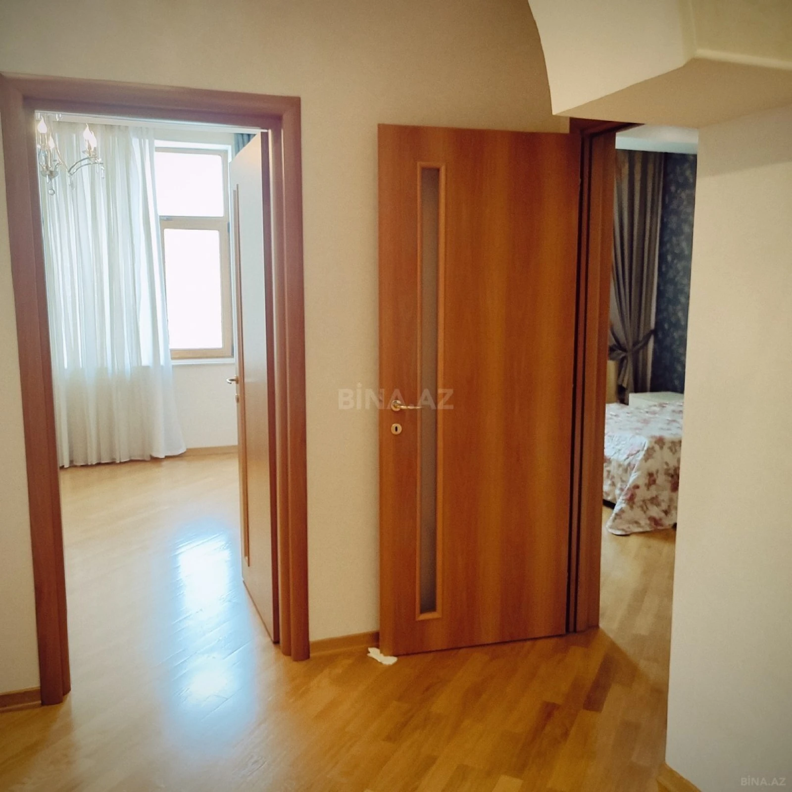 Satılır 4 otaqlı mənzil 200 m²