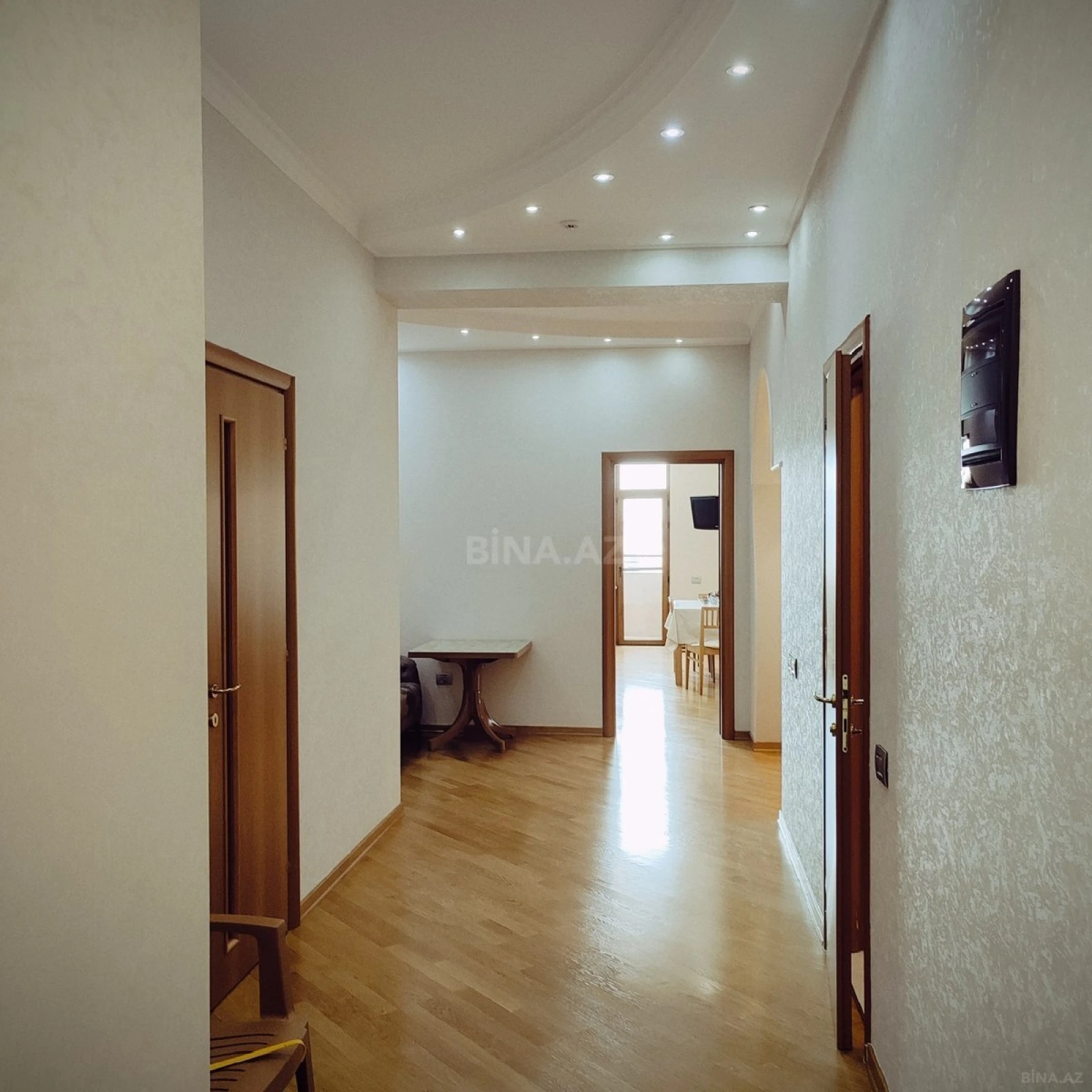 Satılır 4 otaqlı mənzil 200 m²