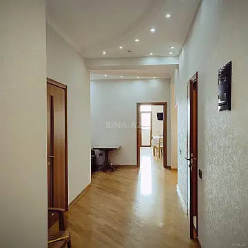 Satılır 4 otaqlı mənzil 200 m²