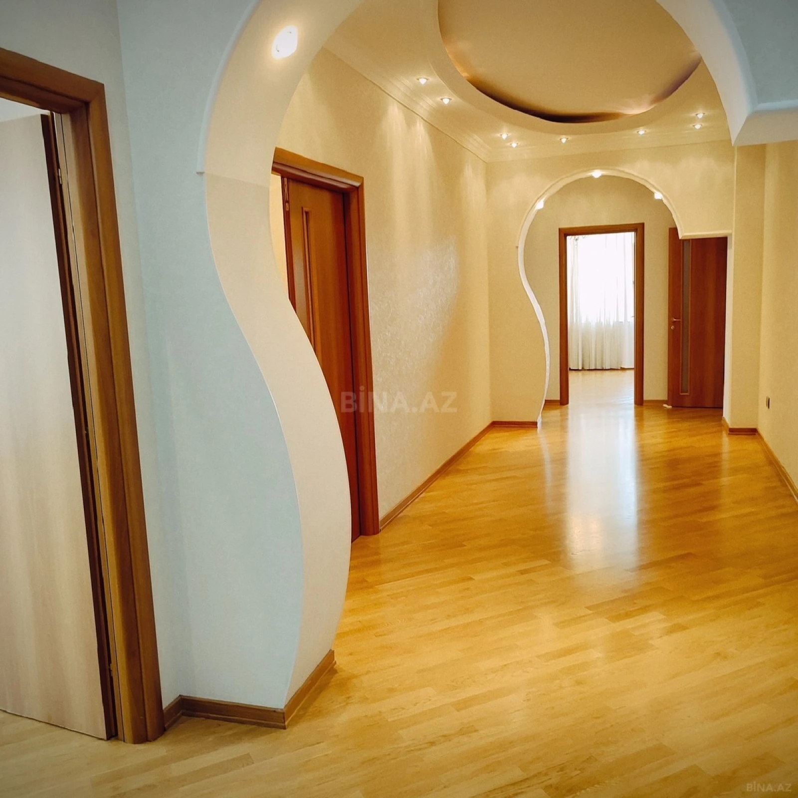 Satılır 4 otaqlı mənzil 200 m²