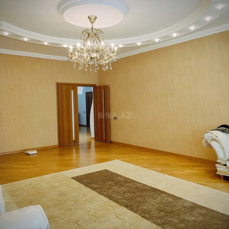 Satılır 4 otaqlı mənzil 200 m²