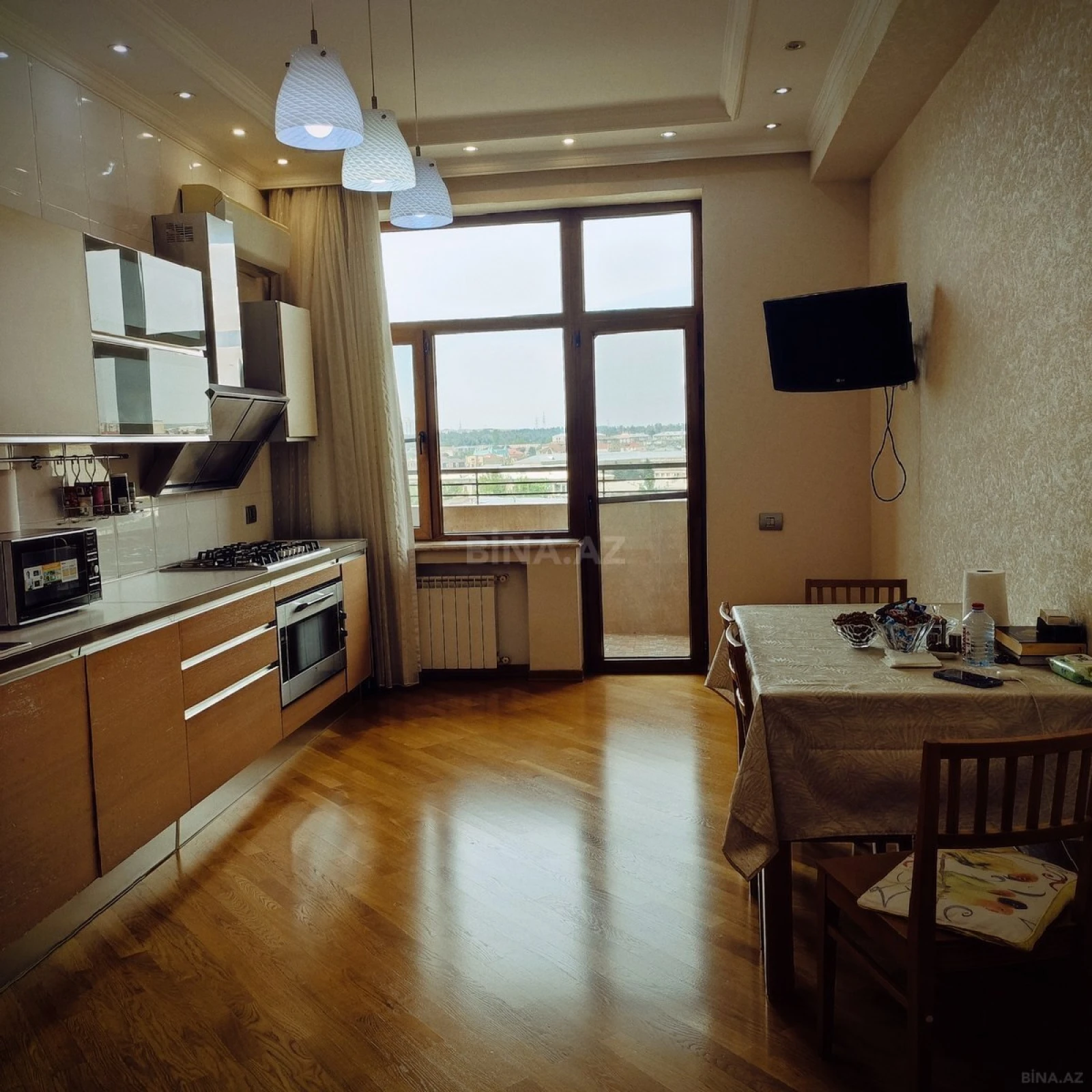 Satılır 4 otaqlı mənzil 200 m²