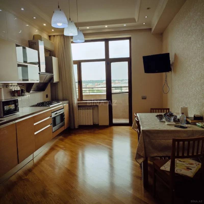 Satılır 4 otaqlı mənzil 200 m²