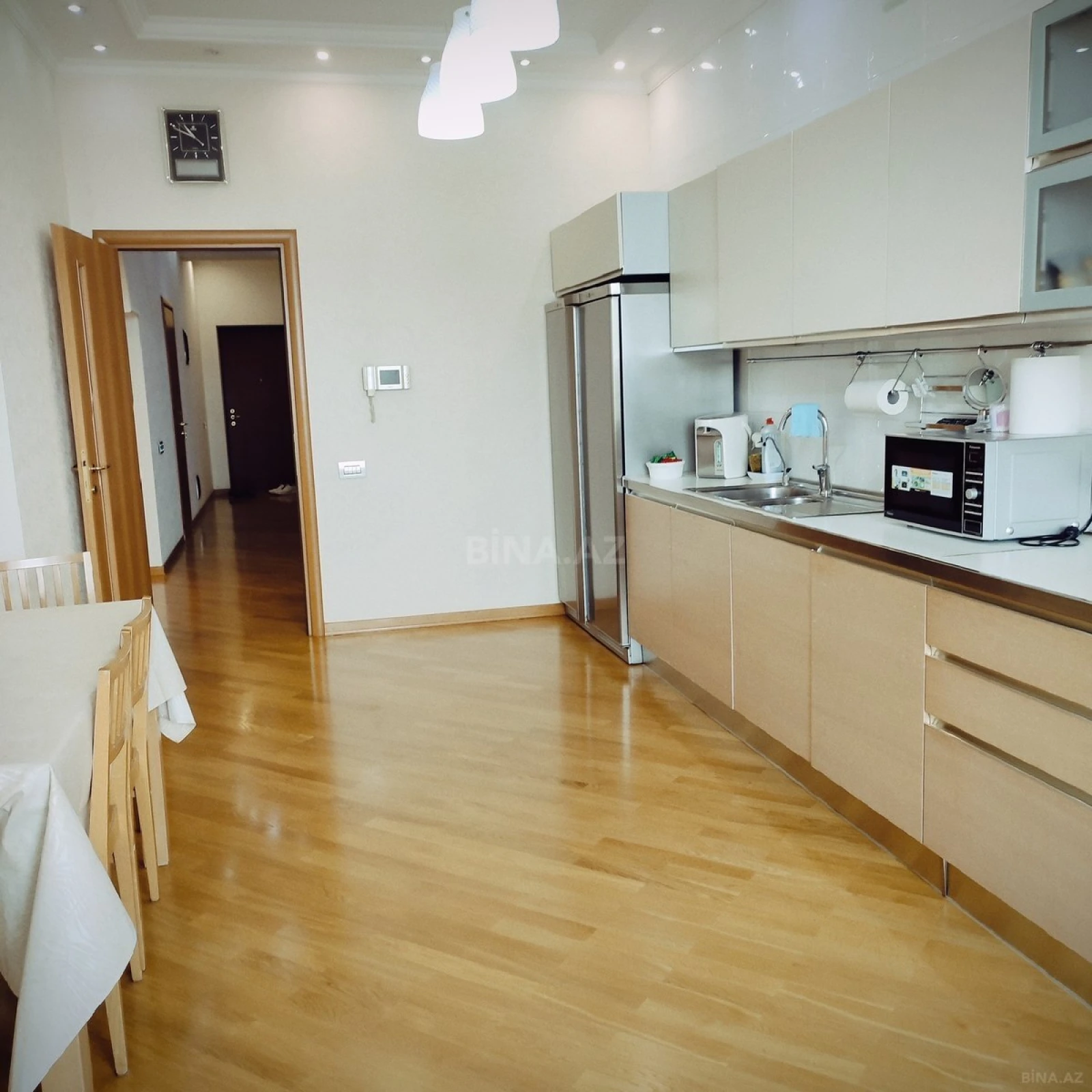 Satılır 4 otaqlı mənzil 200 m²