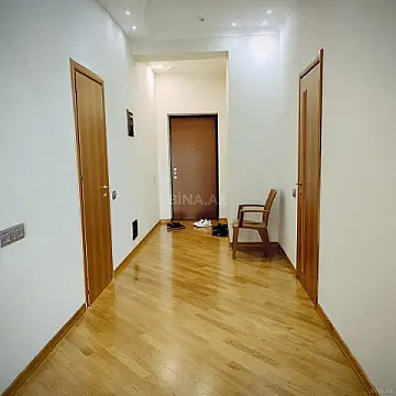 Satılır 4 otaqlı mənzil 200 m²