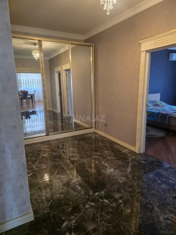Kirayə verilir 3 otaqlı mənzil 148 m²