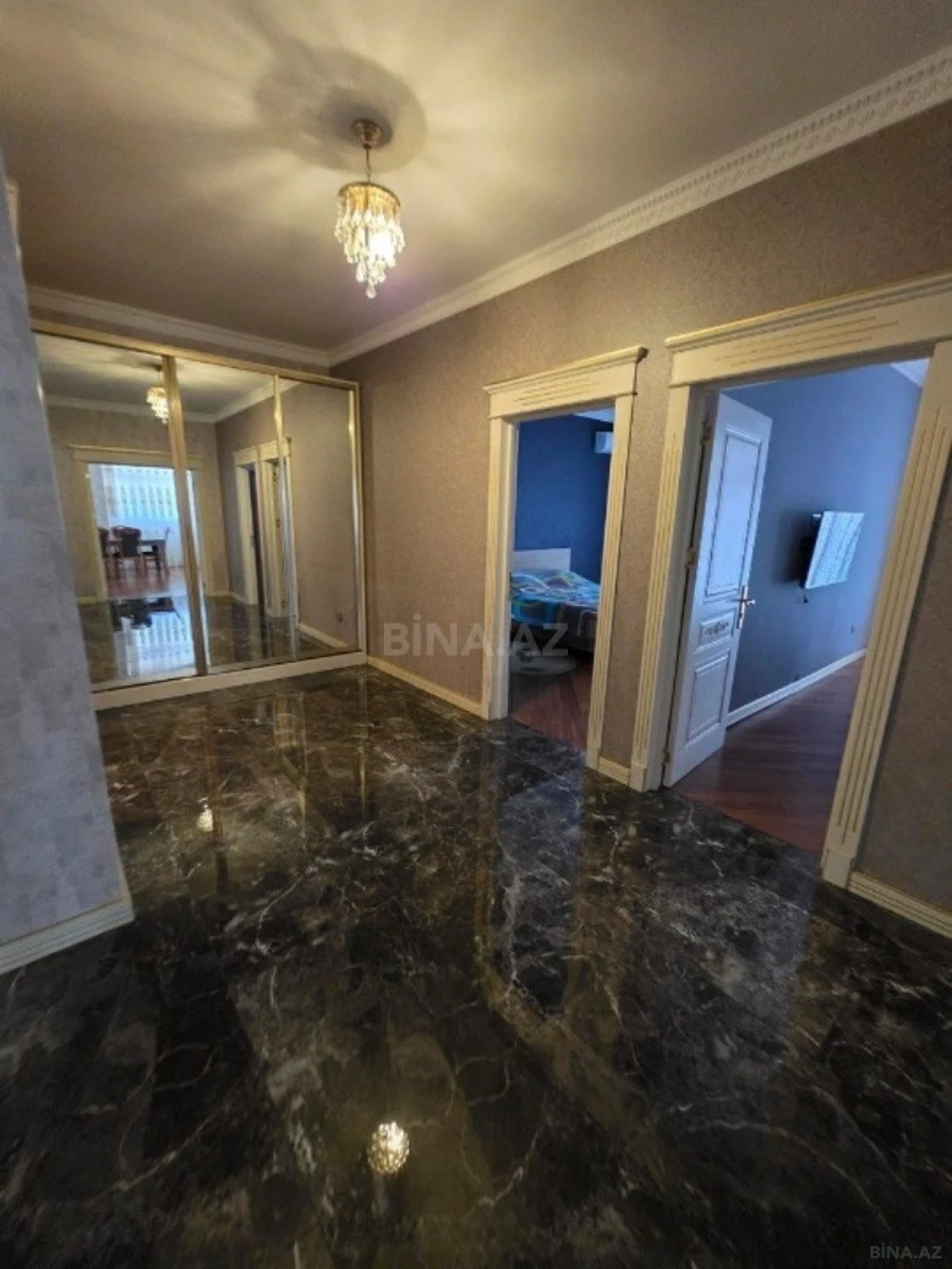 Kirayə verilir 3 otaqlı mənzil 148 m²