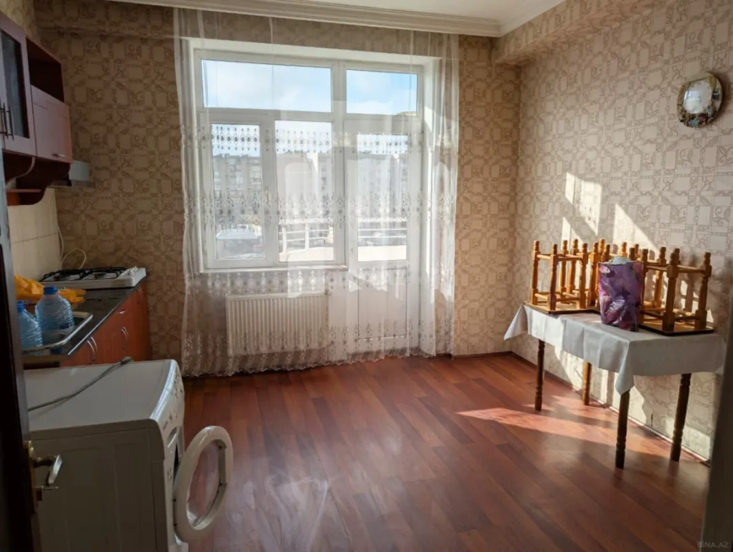 Kirayə verilir 2 otaqlı mənzil 90 m²