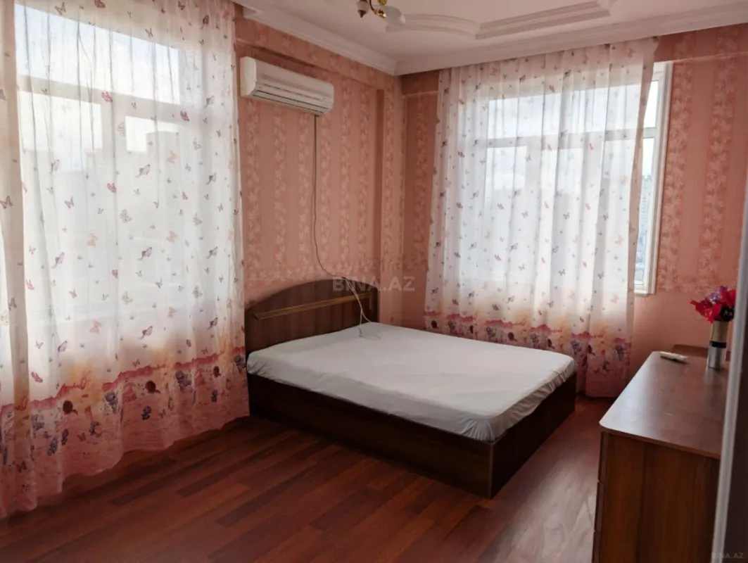 Kirayə verilir 2 otaqlı mənzil 90 m²