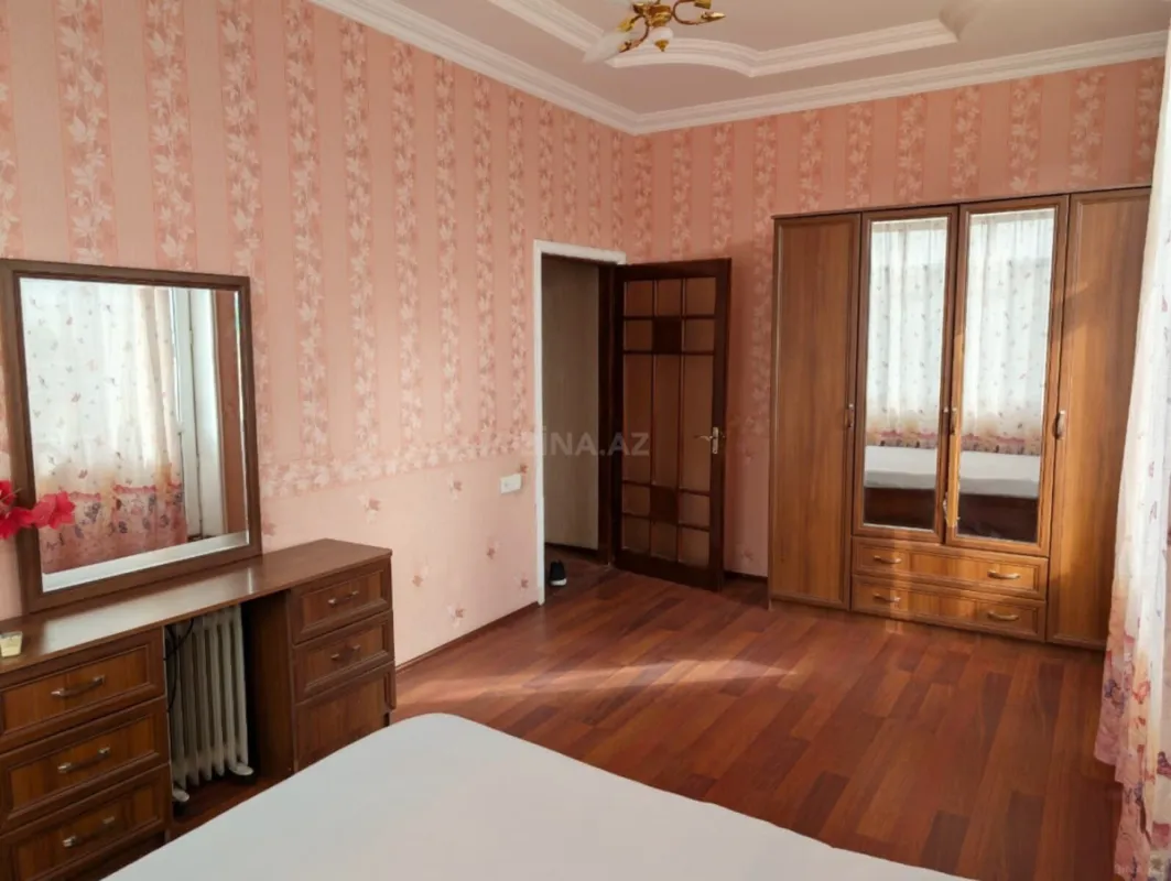 Kirayə verilir 2 otaqlı mənzil 90 m²