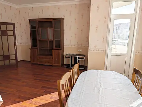 Kirayə verilir 2 otaqlı mənzil 90 m²