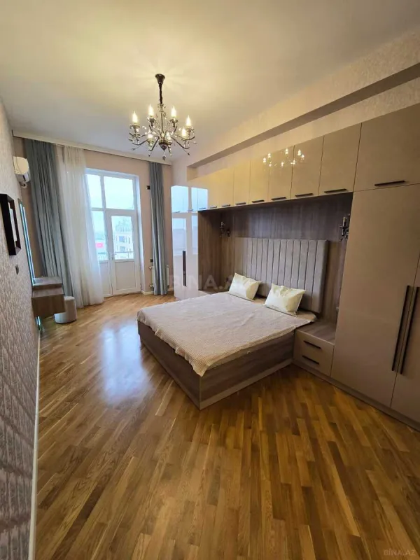 Kirayə verilir 3 otaqlı mənzil 135 m²