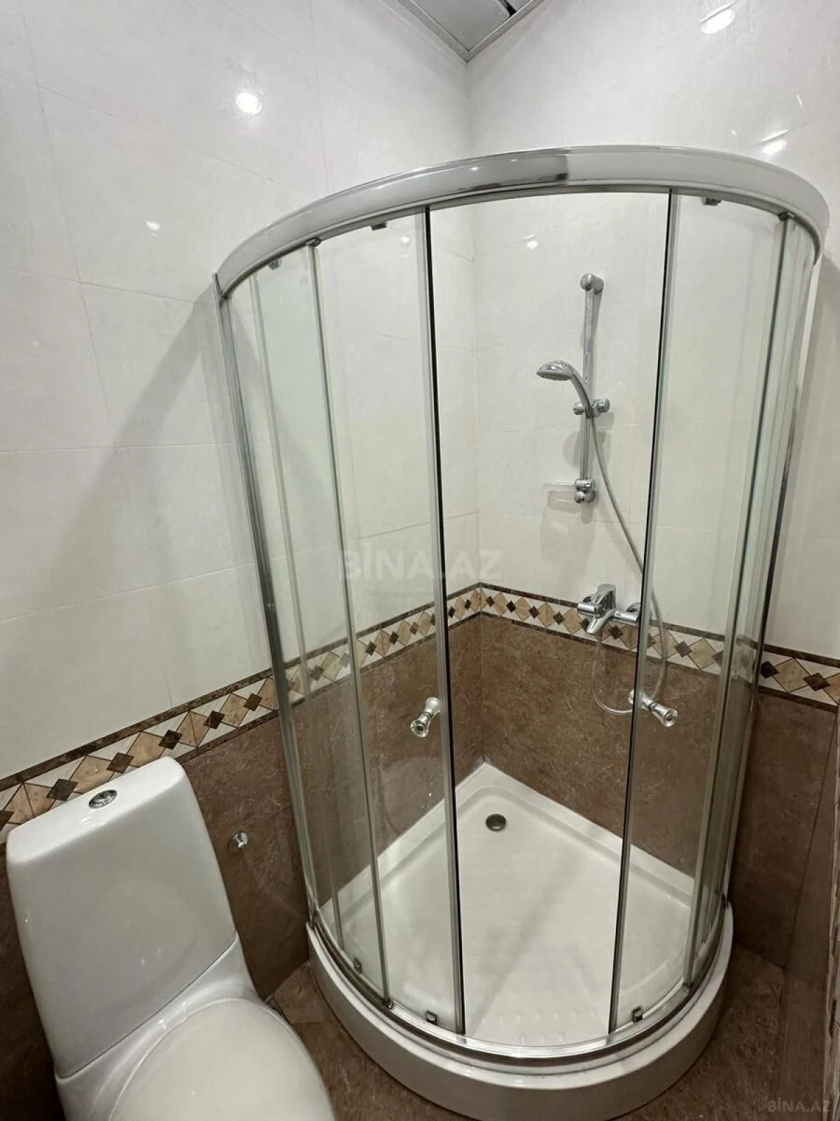 Kirayə verilir 3 otaqlı mənzil 180 m²