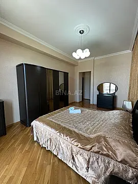 Kirayə verilir 3 otaqlı mənzil 180 m²
