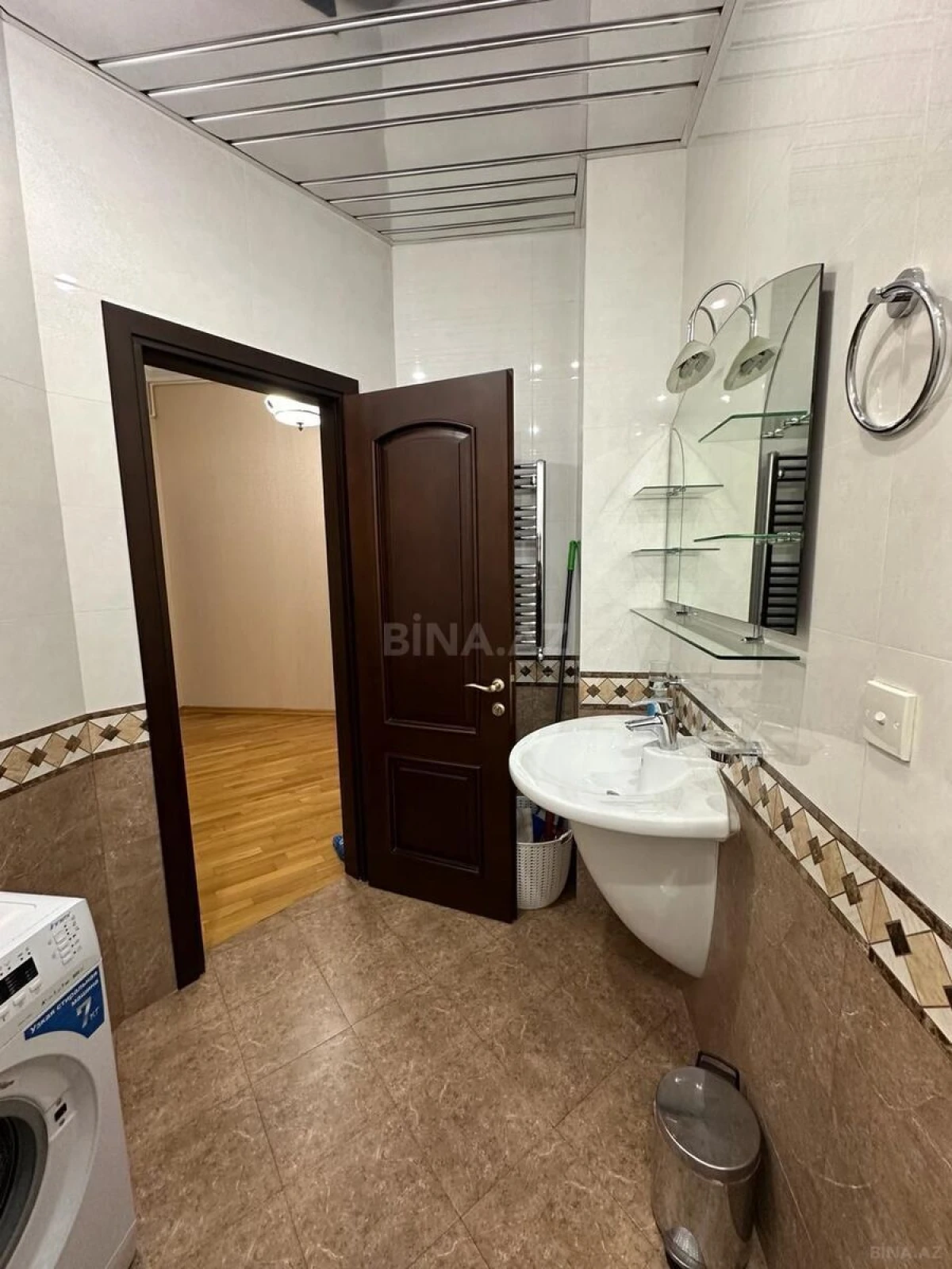 Kirayə verilir 3 otaqlı mənzil 180 m²