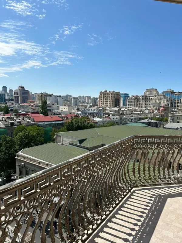 Kirayə verilir 3 otaqlı mənzil 180 m²