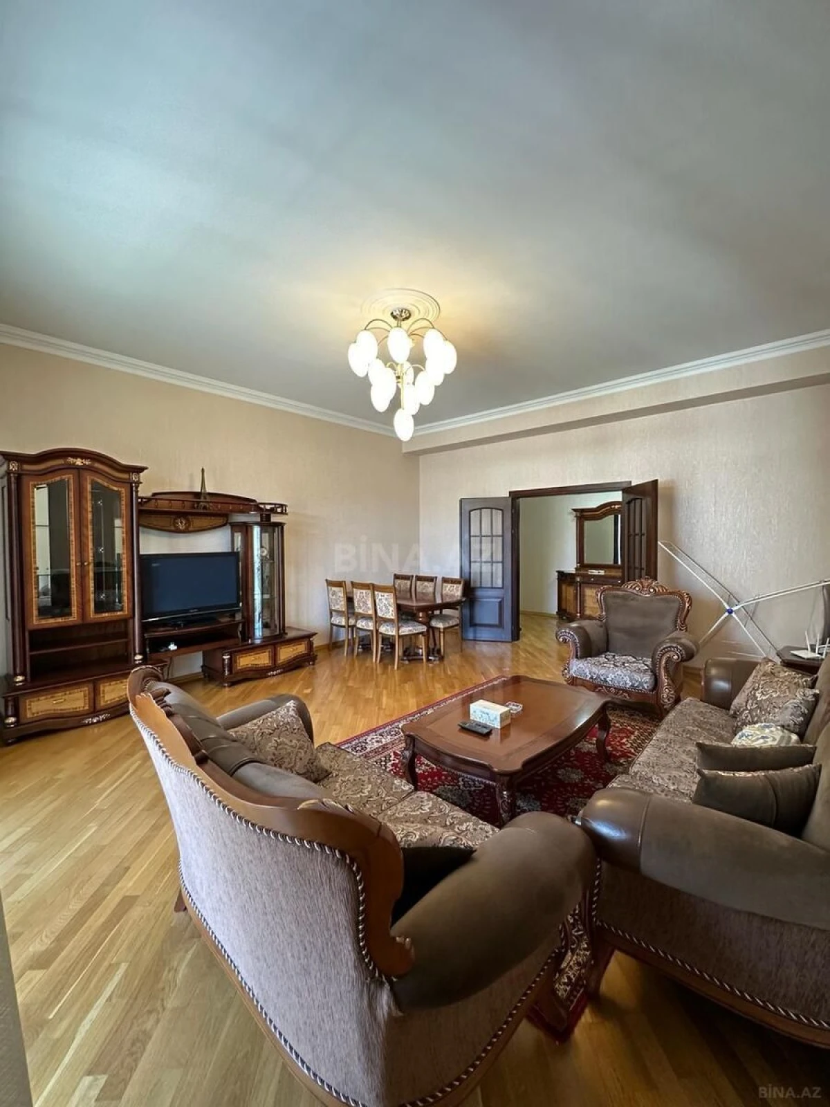 Kirayə verilir 3 otaqlı mənzil 180 m²