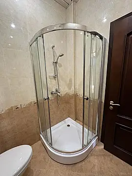 Kirayə verilir 3 otaqlı mənzil 180 m²