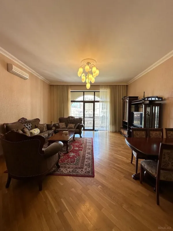 Kirayə verilir 3 otaqlı mənzil 180 m²