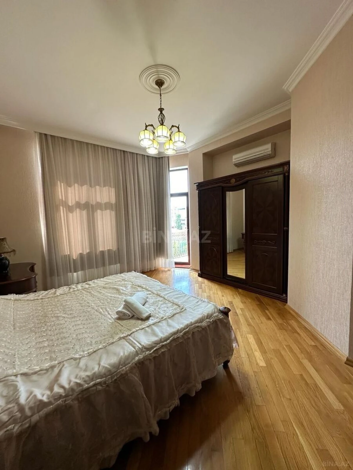 Kirayə verilir 3 otaqlı mənzil 180 m²