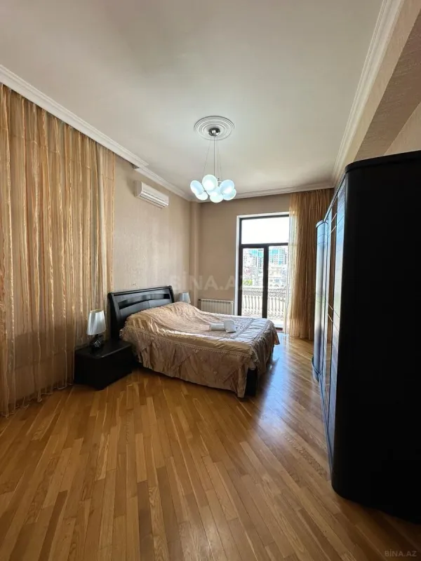 Kirayə verilir 3 otaqlı mənzil 180 m²