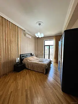 Kirayə verilir 3 otaqlı mənzil 180 m²