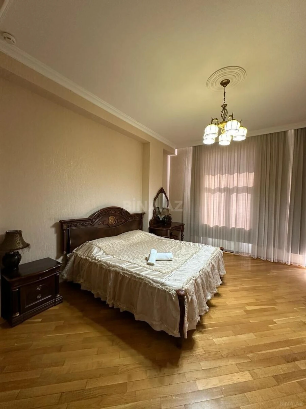 Kirayə verilir 3 otaqlı mənzil 180 m²