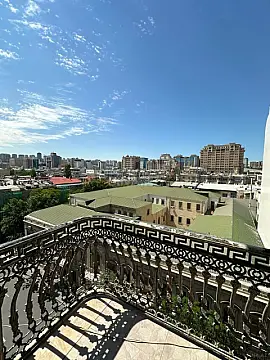 Kirayə verilir 3 otaqlı mənzil 180 m² — Bakı, Sahil qəs. 3 otaq 180.00 m²