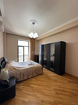 Kirayə verilir 3 otaqlı mənzil 180 m²