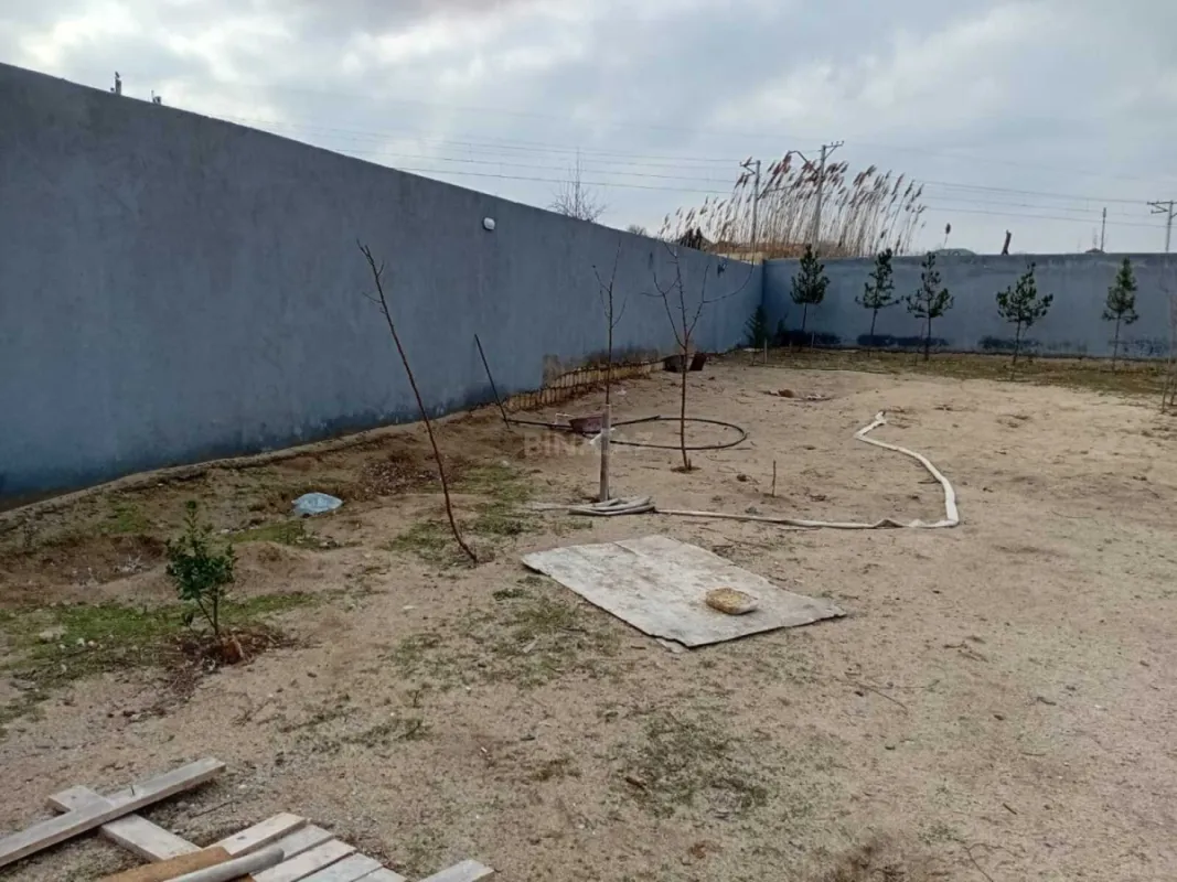 Satılır 4 otaqlı həyət evi 200 m²
