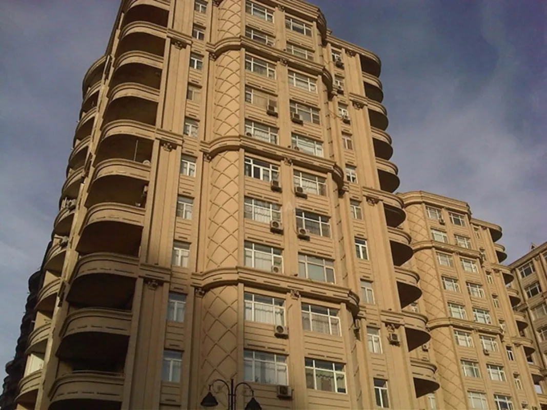 Satılır 3 otaqlı mənzil 118 m²