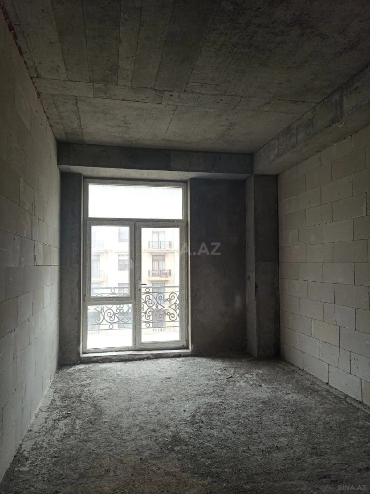 Satılır 4 otaqlı mənzil 156.6 m²