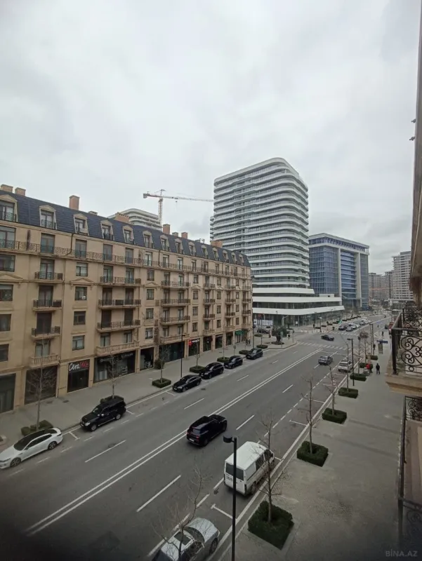 Satılır 4 otaqlı mənzil 156.6 m²