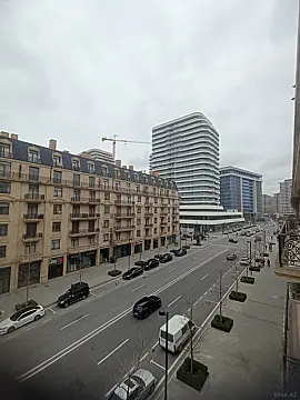 Satılır 4 otaqlı mənzil 156.6 m²