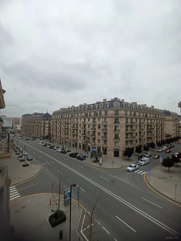 Satılır 4 otaqlı mənzil 156.6 m²