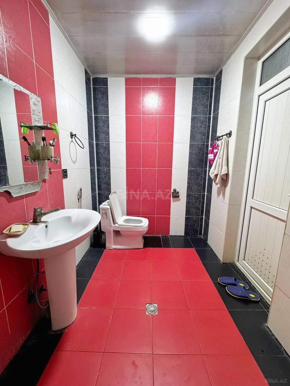 Satılır 7 otaqlı həyət evi 348 m²