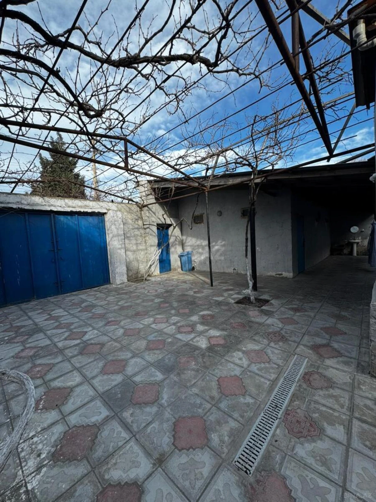 Satılır 7 otaqlı həyət evi 348 m²