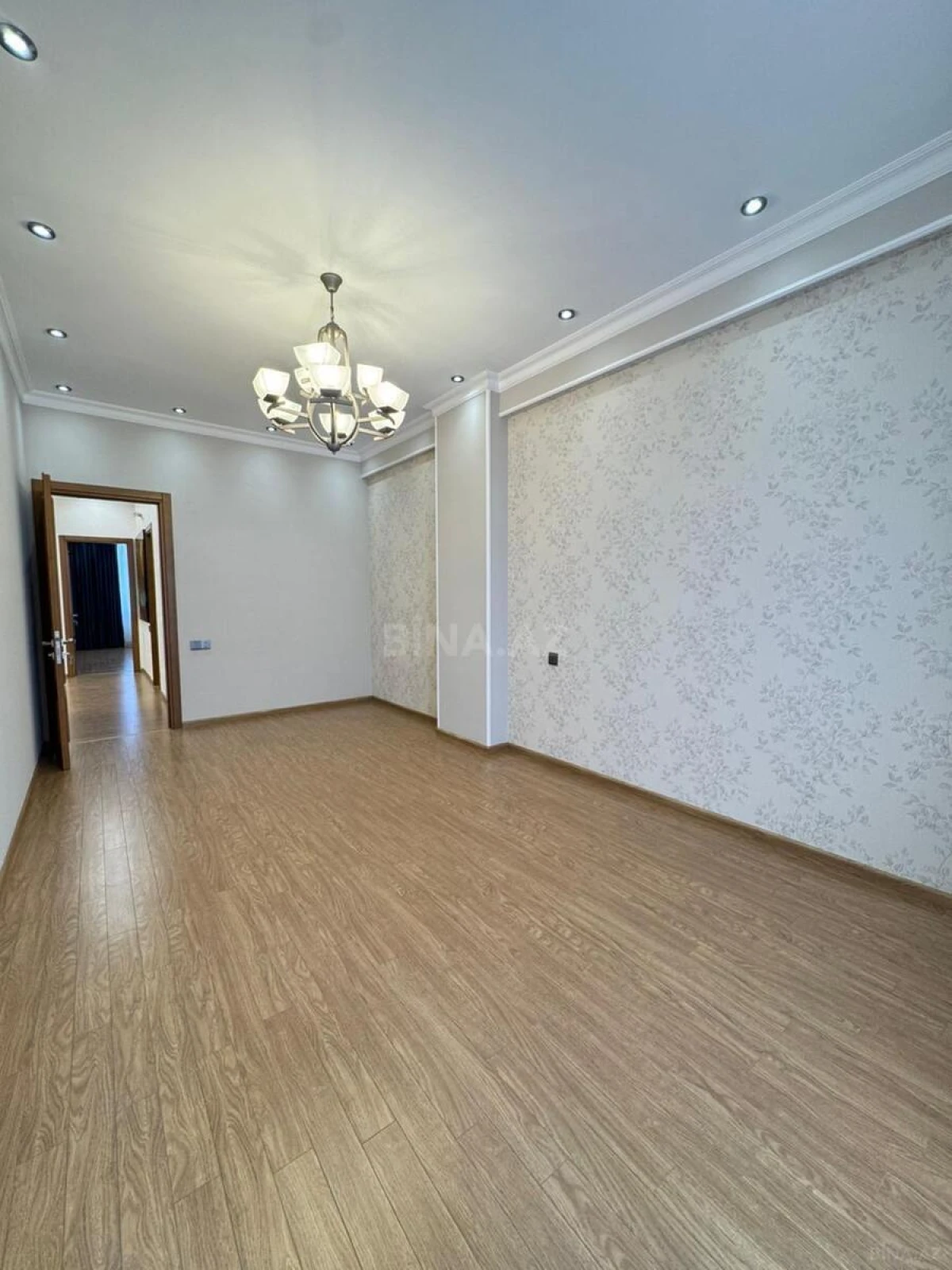 Satılır 3 otaqlı mənzil 136 m²