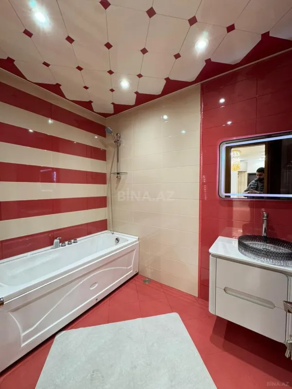Satılır 3 otaqlı mənzil 136 m²